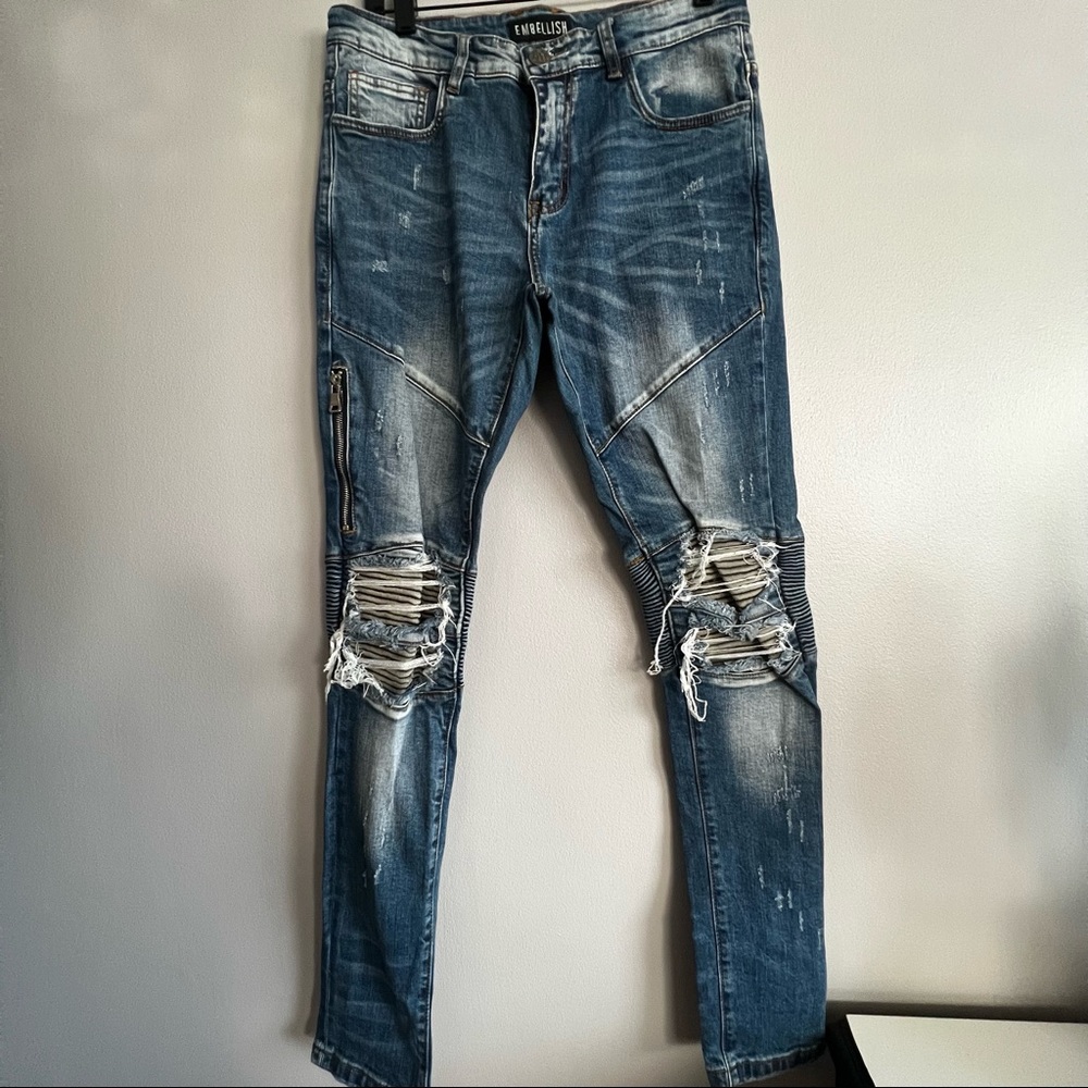 EMBELLISH| DISTRESSED JEANS